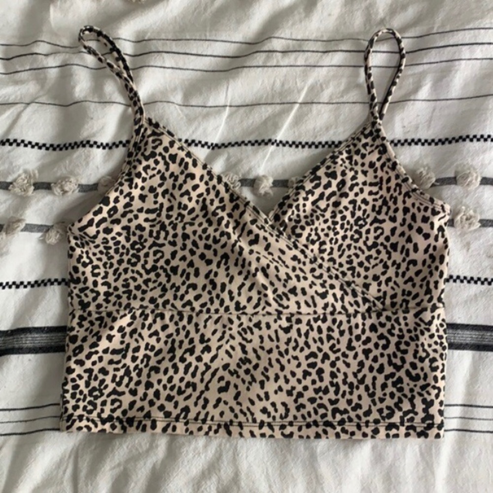 Cheetah print cross top🤎